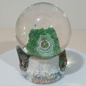 Niagara Falls Musical Snow Globe Plays "Love Story" Soundtrack From The Movie